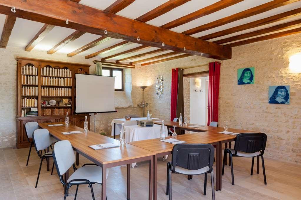 Le Pigeonnier Du Perron Hotel Availles-en-Chatellerault Servis gambar